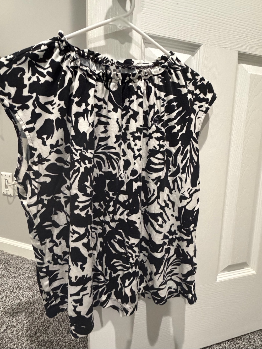 Black & White Floral Cap-Sleeve Women’s Top